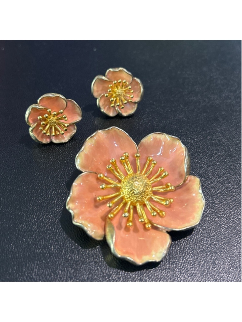 Women's MMA VMFA USA Gold Pink Flower Brooch/pendant & Earrings Set One Size